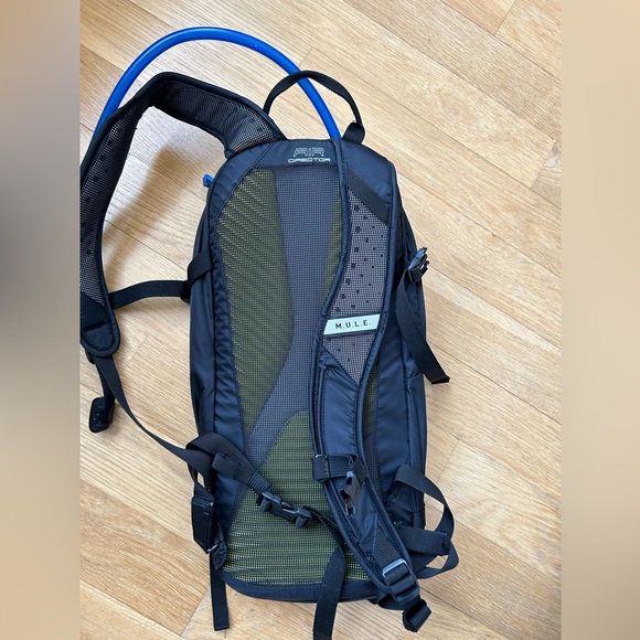 Camelbak MULE camel back - water hiking backpack - in black - Picture 1 of 5